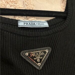 Black Ribbed logo top